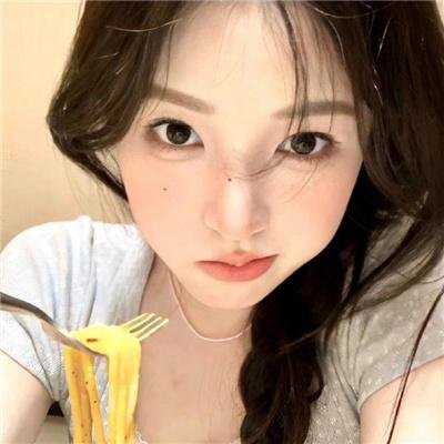 四个孩子走进银行